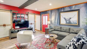 Casa (2 Bedrooms) | Área de sala de estar | Televisión