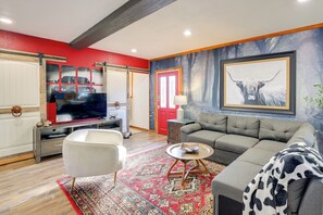 House (2 Bedrooms) | Living area | TV