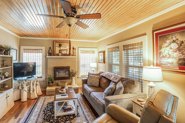 House (2 Bedrooms) | Interior