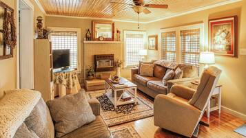 Rumah (2 Bedrooms) | Interior