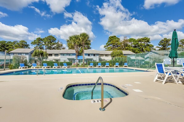 Interior - Warm Weather Escape! Golf & Relax in Little River (Little River)