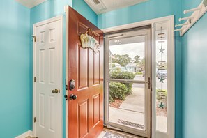 Interior - Warm Weather Escape! Golf & Relax in Little River (Little River)