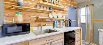 Walk to Grand Lake: Pet-friendly Grove Getaway!