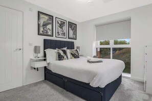 2 Schlafzimmer, Schreibtisch, Bügeleisen/Bügelbrett, WLAN