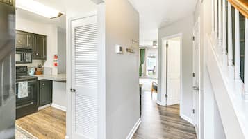 ์ํํธ (2 Bedrooms) | ๋ด๋ถ