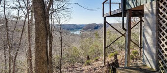 Center Hill Couples Retreat Cabin: Lake View, Deck