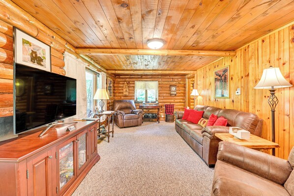 Interior - Log Cabin w/ Game Room & Fire Pit in Forestport! (Forestport)