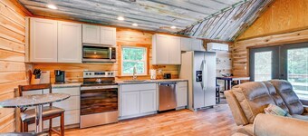 Kentucky Cabin Retreat w/ Covered Porch & Views