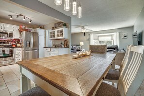 House (3 Bedrooms) | Interior