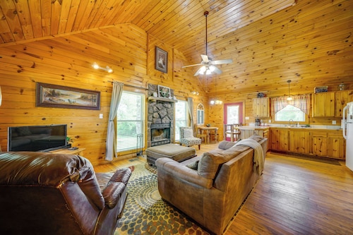Picturesque Oklahoma Cabin on 80 Acres w/ Views!