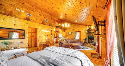 Scenic Oklahoma Studio Cabin on 80 Acres w/ Views!