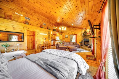 Scenic Oklahoma Studio Cabin on 80 Acres w/ Views!