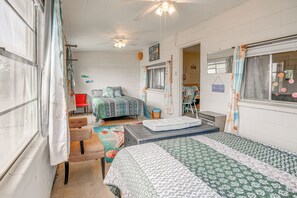 Cottage (1 Bedroom) | Interior - Waterfront Blackwell Cottage w/ Patio & Fire Pit! (Blackwell)