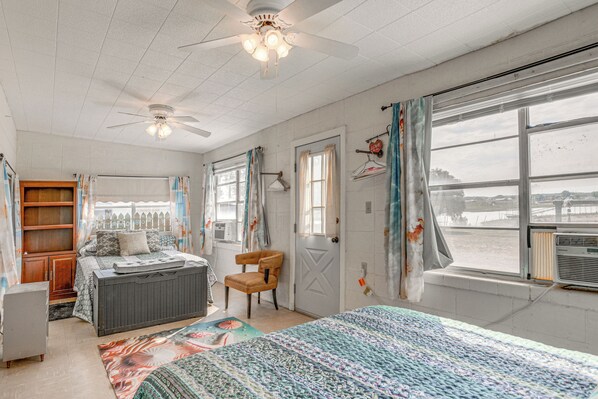 Cottage (1 Bedroom) | Interior - Waterfront Blackwell Cottage w/ Patio & Fire Pit! (Blackwell)