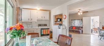 Waterfront Blackwell Cottage w/ Patio & Fire Pit!
