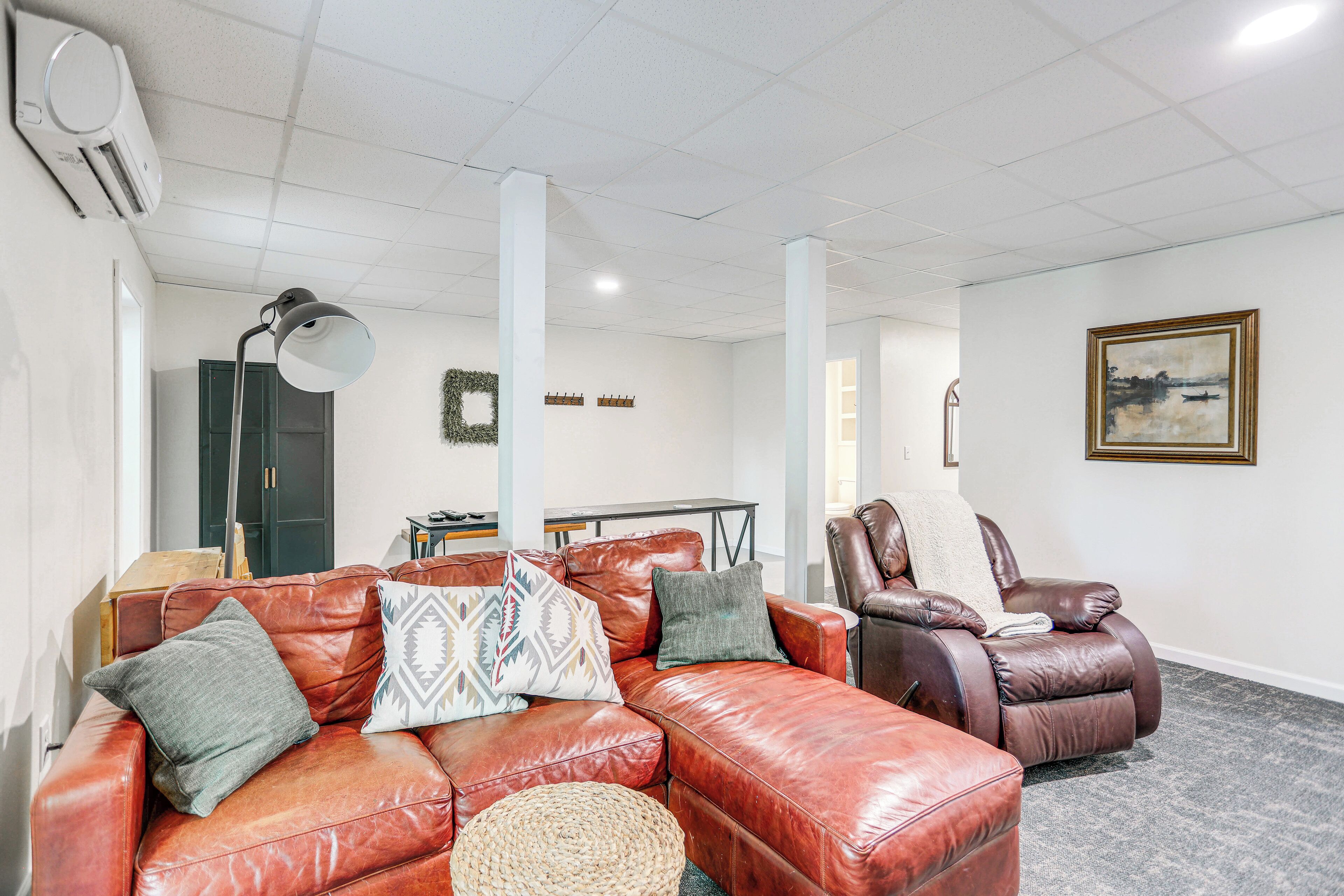 House (5 Bedrooms) | Interior