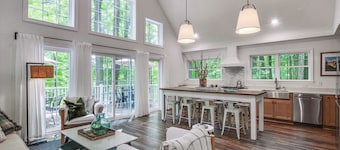 Treasure Lake Home w/ Deck: Walk to Bimini Lake!
