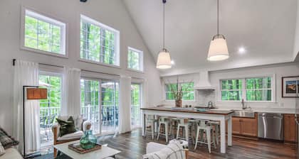 Treasure Lake Home w/ Deck: Walk to Bimini Lake!