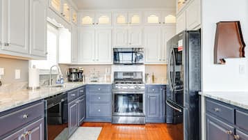 House (3 Bedrooms) | Interior