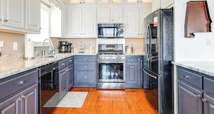 Waterfront Bliss: Wheeler Lake Retreat w/ Dock!