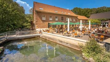 Đặc sản vùng, nhìn ra vườn