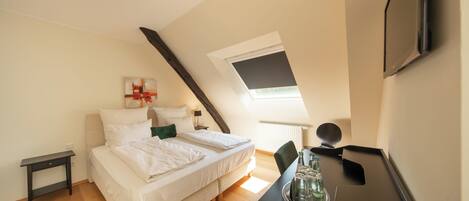 Comfort Double Room | In-room safe, desk, laptop workspace, blackout curtains