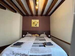 3 soverom, strykejern/-brett, reiseseng for barn og wi-fi