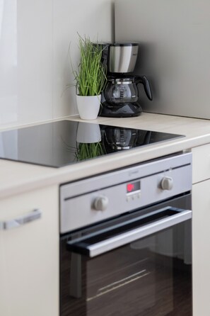 Apartment, 2 Schlafzimmer, Küche | Eigene Küche | Ofen, Geschirrspüler, Wasserkocher mit Kaffee-/Teezubehör