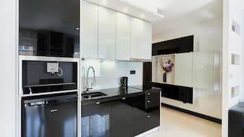 Suite, Bathtub | Iron/ironing board, free WiFi