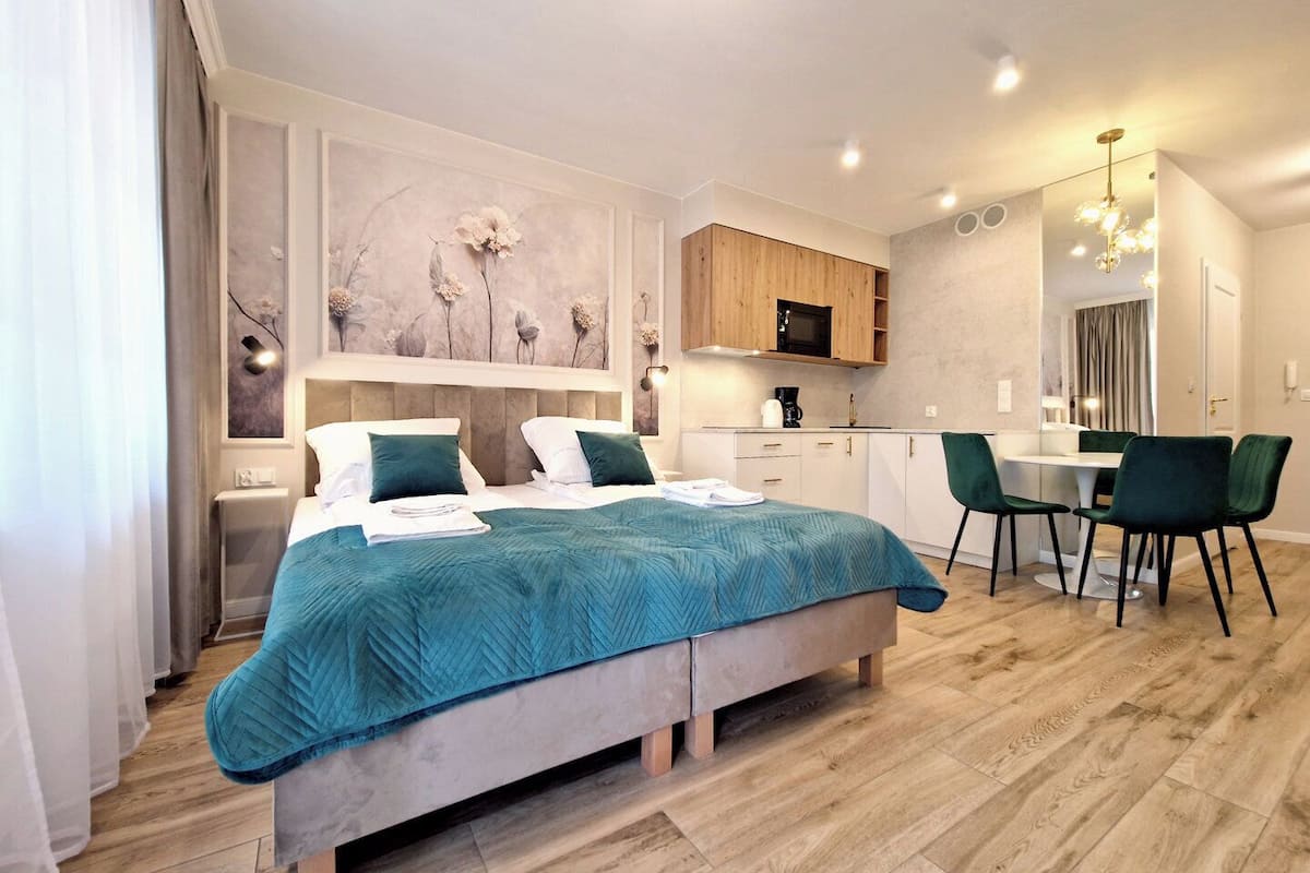 1 bedroom, iron/ironing board, free WiFi