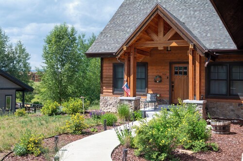 Perfect family getaway - 6 bedrooms and views!
