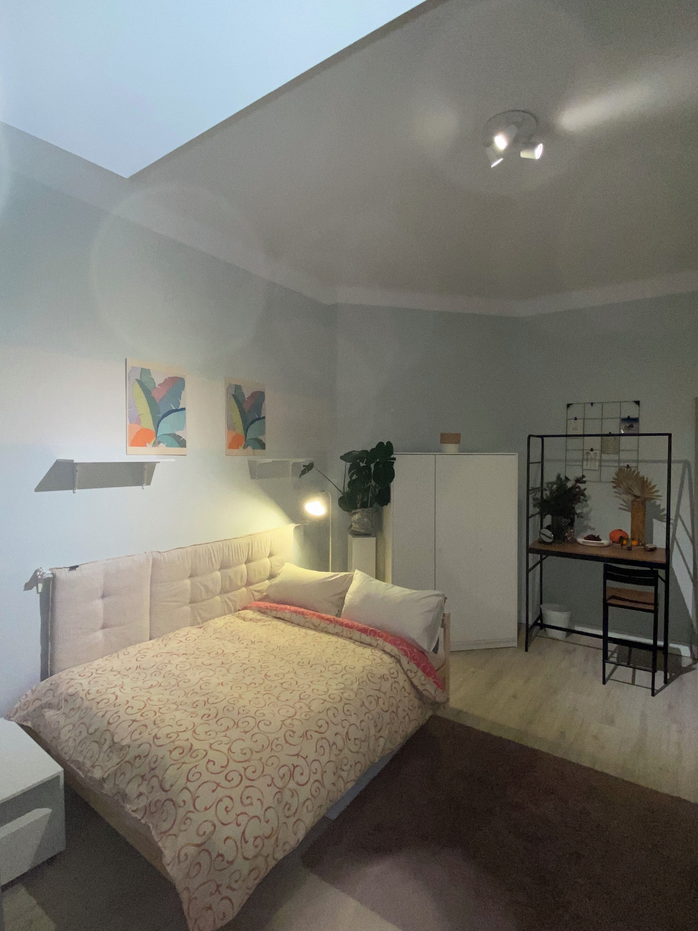 1 bedroom, desk, iron/ironing board, WiFi