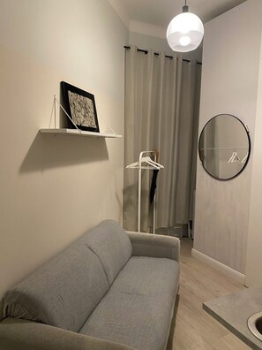 Books - Comfortable cozy and warm studio in phenomenal Vienna, easy to get around  (Vienna)