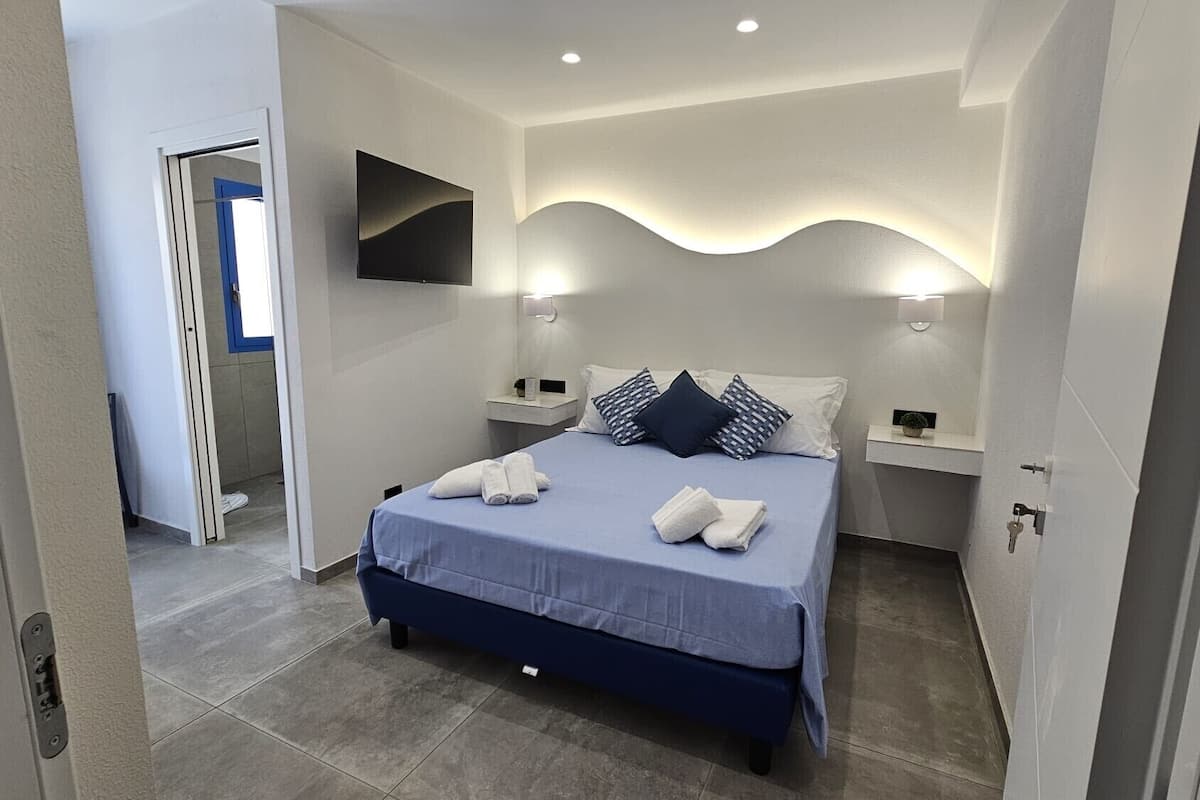 Deluxe Double Room | In-room safe, desk, blackout drapes, soundproofing