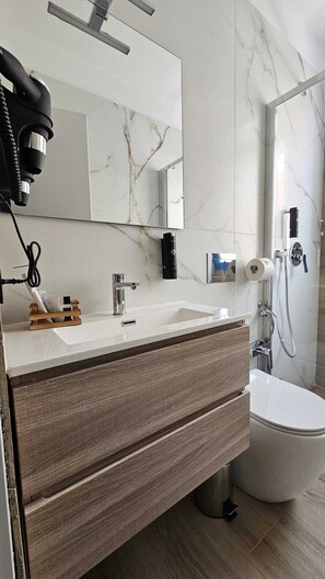 Shower, free toiletries, hair dryer, slippers - Panhouse (Palermo)