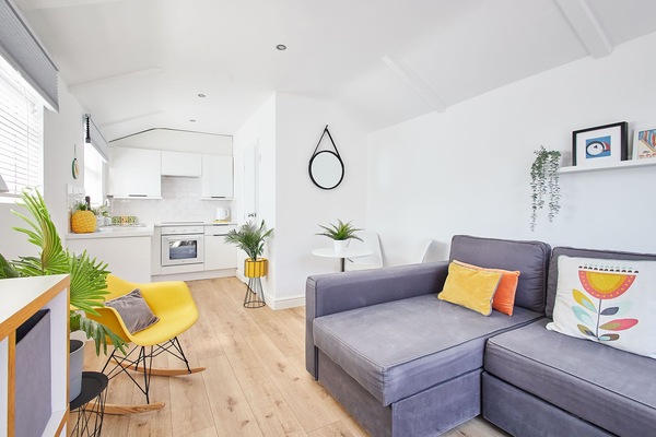 Sunnyside Studio, Bempton - Host & Stay