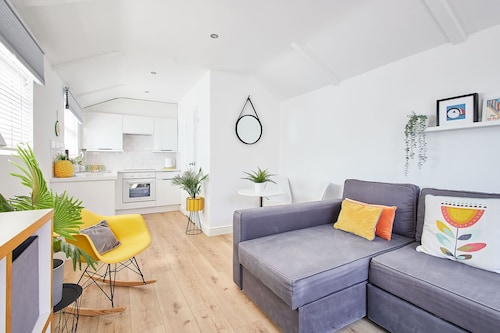 Host & Stay | Sunnyside Studio