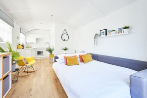 Iron/ironing board, WiFi, bed sheets - Host & Stay | Sunnyside Studio (Bempton)