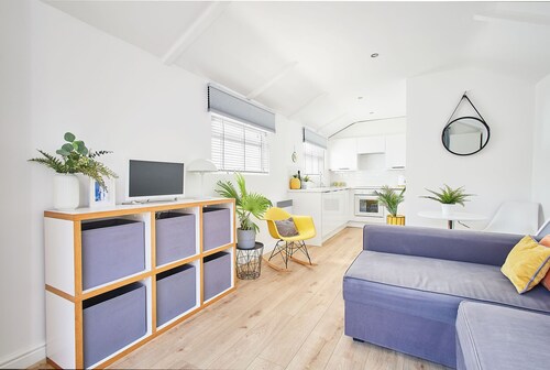 Host & Stay | Sunnyside Studio