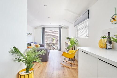 Host & Stay | Sunnyside Studio