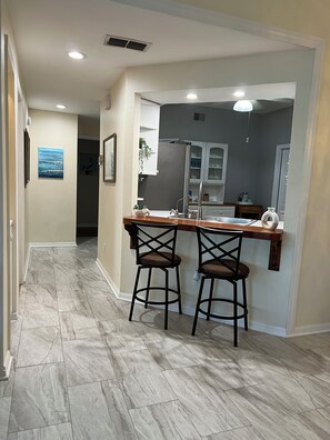 Interior - Charming waterfront 2 bedroom condo with WiFi and AC in fabulous Naples (Naples)