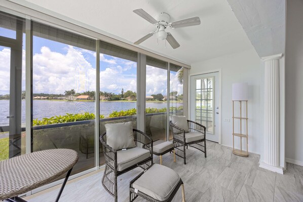 Interior - Charming waterfront 2 bedroom condo with WiFi and AC in fabulous Naples (Naples)