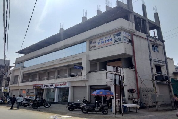 Front of property - Hotel VR Inn (Anand)