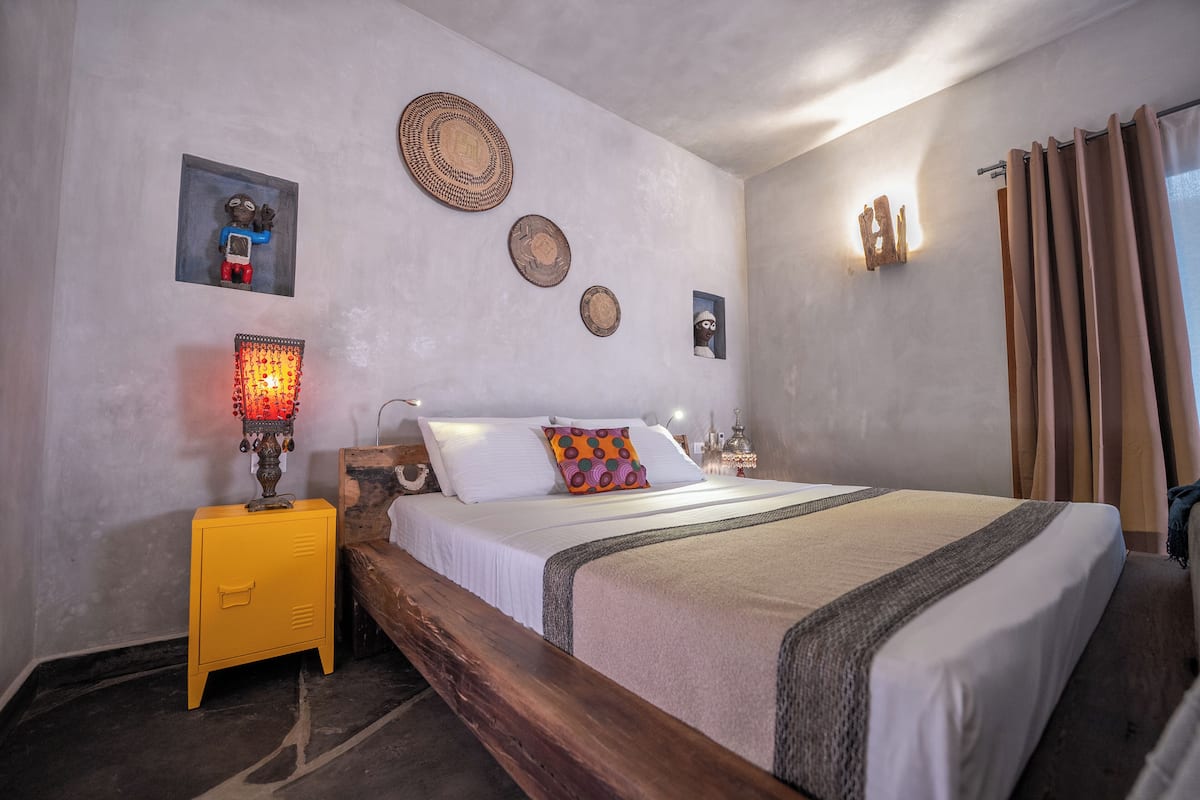 Doppia familiare, balcone, vista giardino | 1 camera, minibar, una cassaforte in camera, Wi-Fi gratuito
