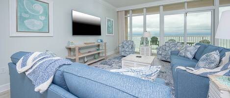 Condo, 2 Bedrooms | Living area