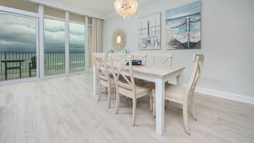 Condo, 2 Bedrooms | Dining