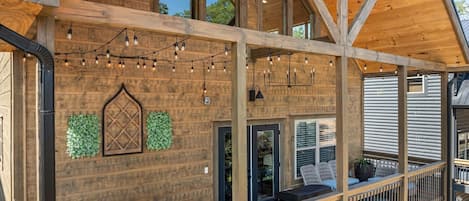 Cabane, 3 chambres | Restauration extérieure