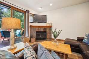 Townhome, 3 Bedrooms | Living area