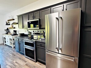 Fridge, microwave, oven, stovetop - Cloud Nine | Private 40-Acre Mountaintop w/ Hot Tub, Theater & Biltmore Pass (Leicester)