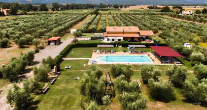 House in the Maremma with garden, pool and WiFi in Tuscany